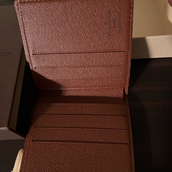 Men’s wallet - Picture 2 of 3